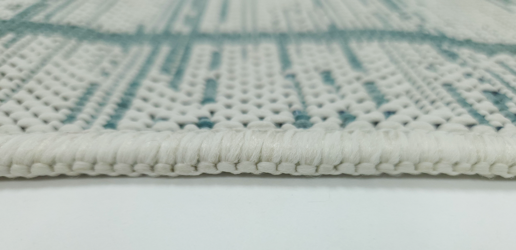 LUSH 1145 Ecru S. Aqua