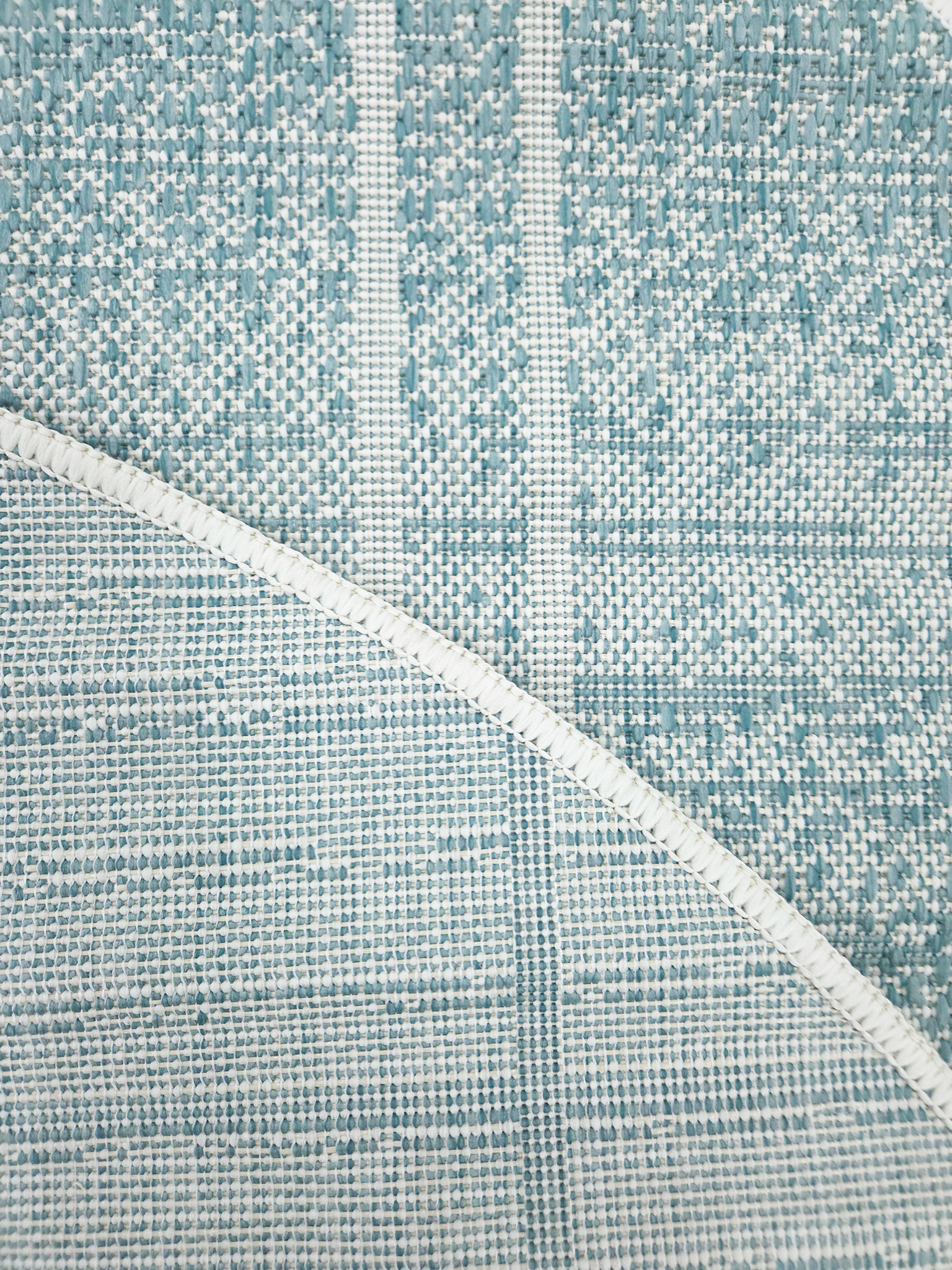 LUSH 1145 Ecru S. Aqua