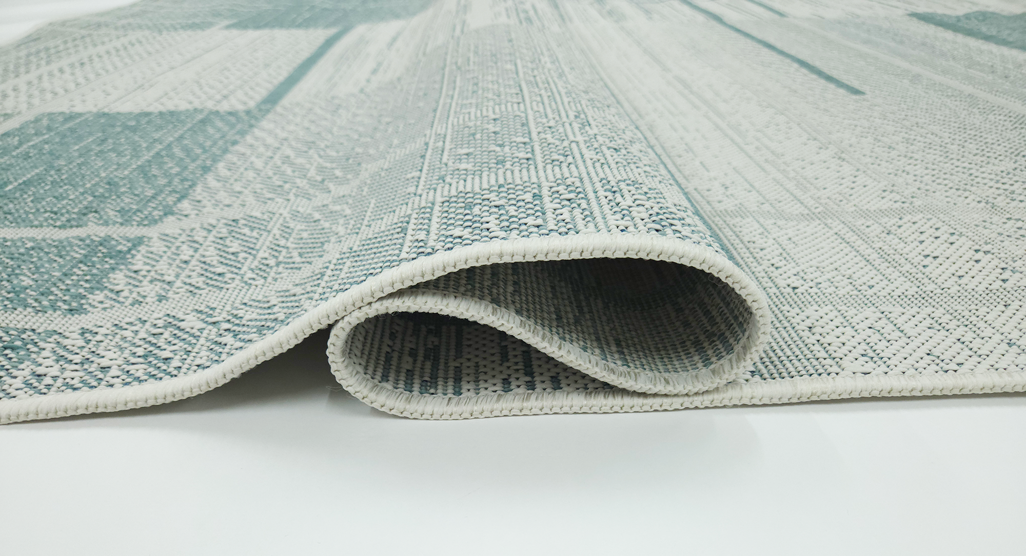 LUSH 1145 Ecru S. Aqua