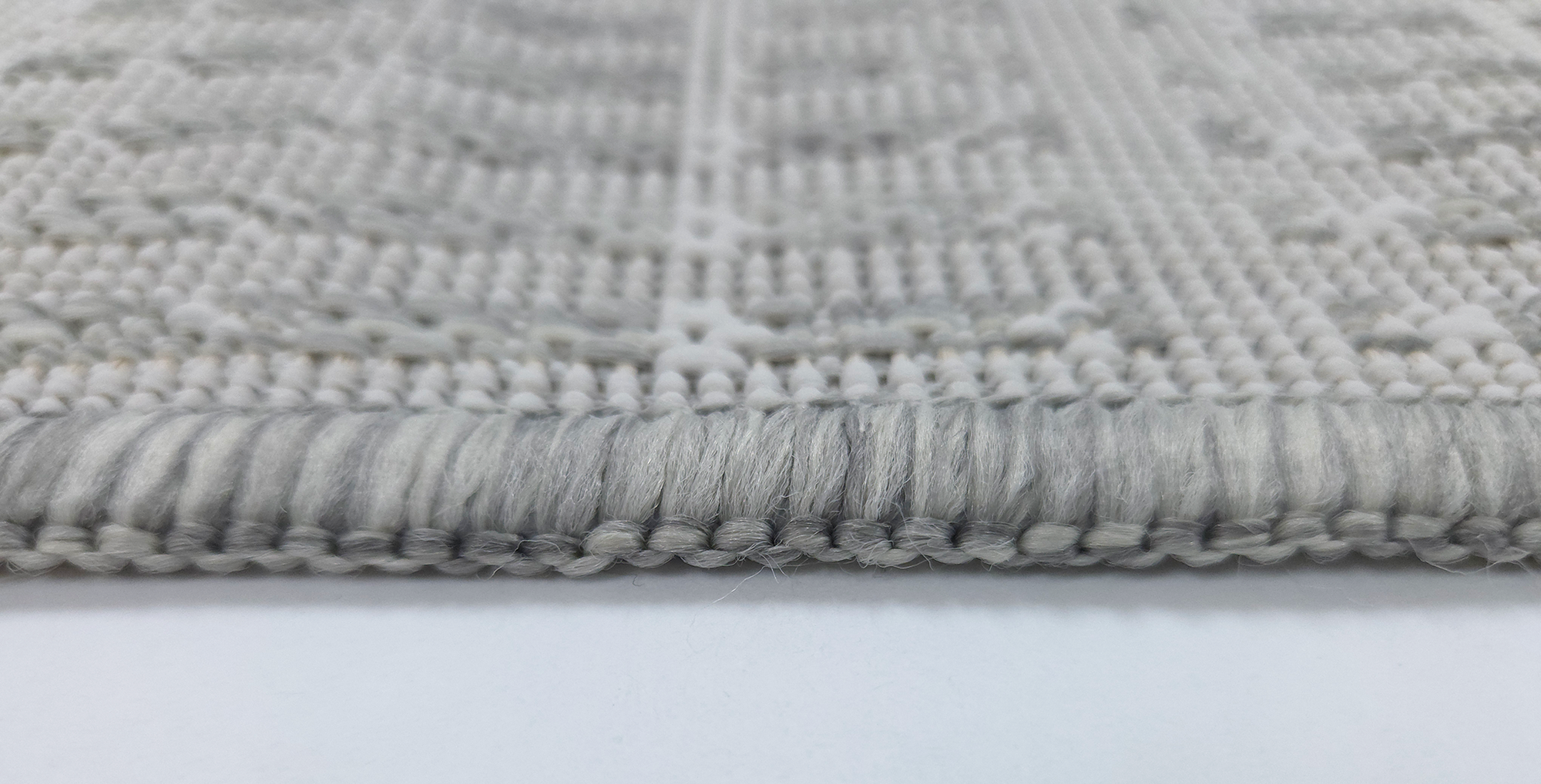 LUSH 1150 Ecru S. Grey