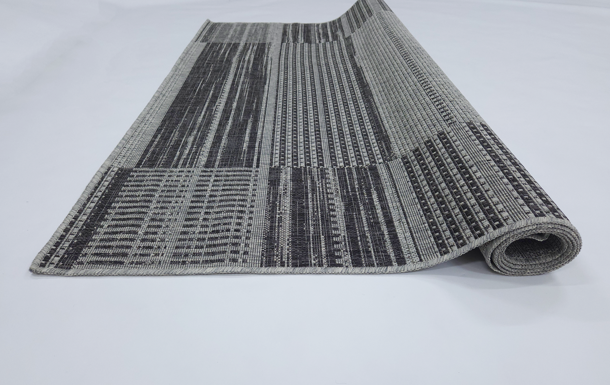 LUSH 1150 S. Grey S. Black