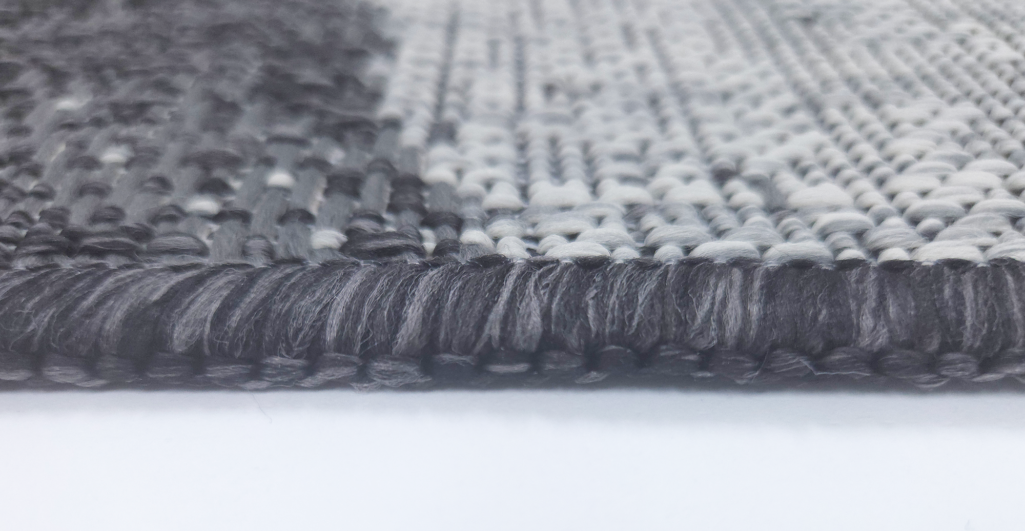 LUSH 1173 S. Black S. Grey