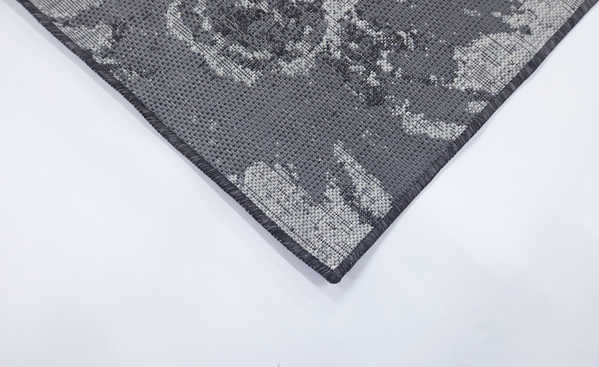 LUSH 1173 S. Black S. Grey