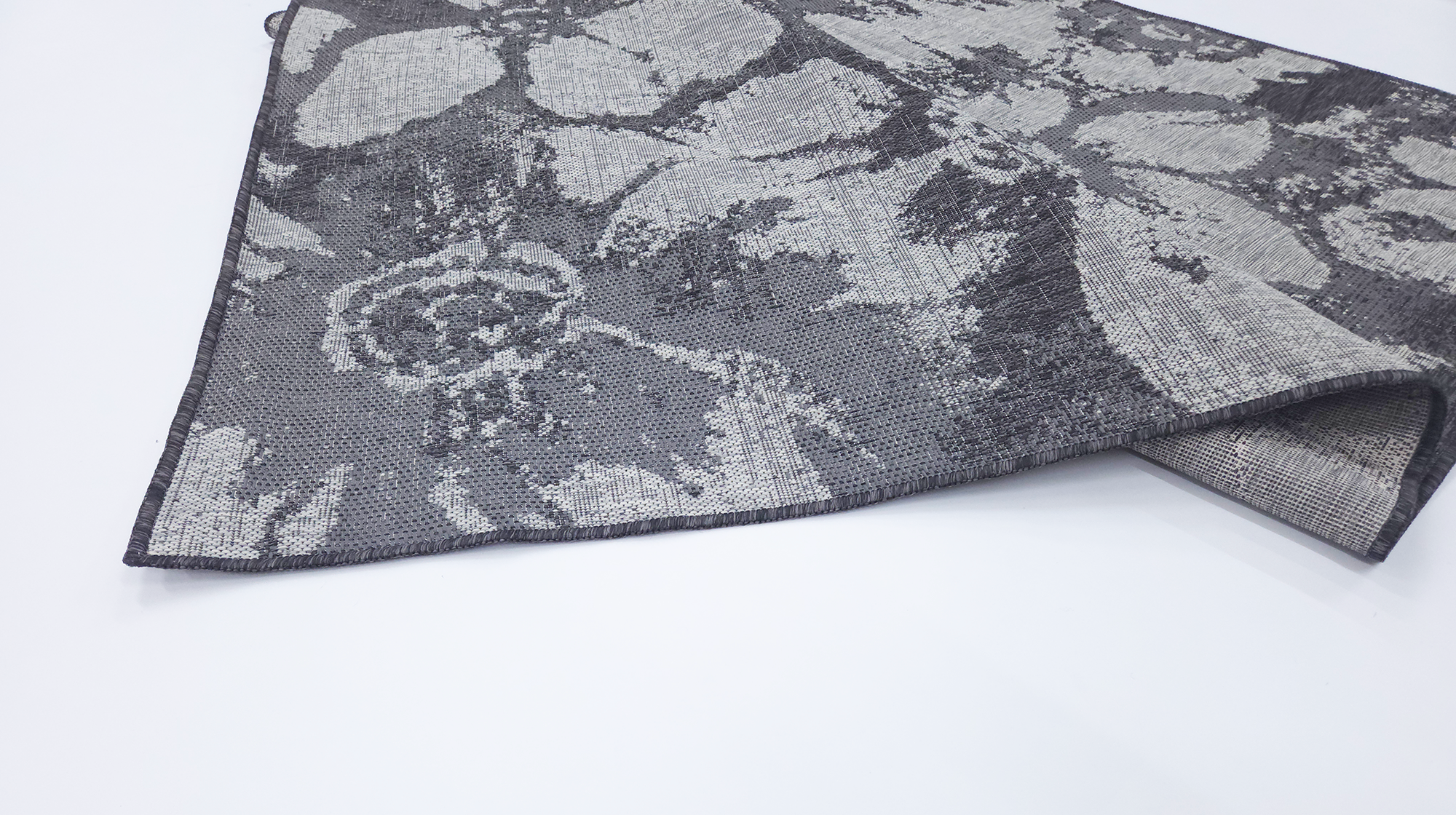 LUSH 1173 S. Black S. Grey