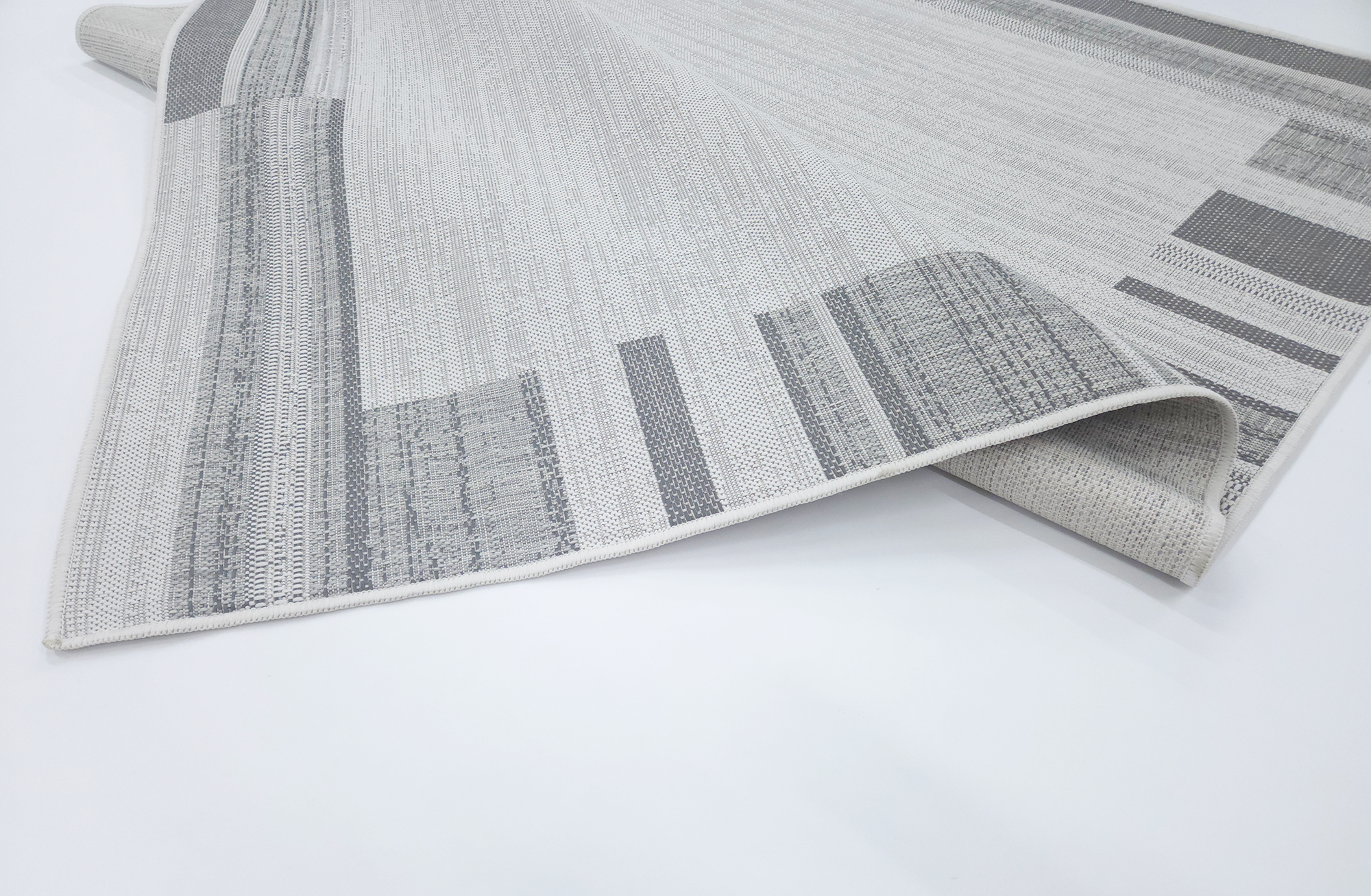 LUSH 1179 Ecru S. Grey