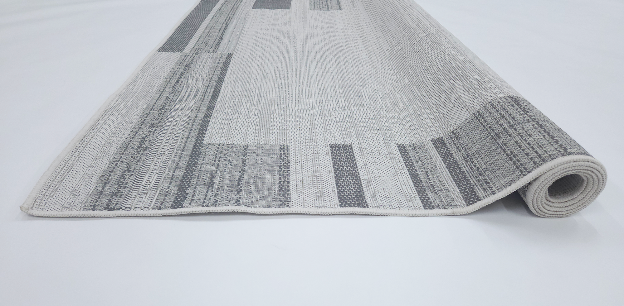 LUSH 1179 Ecru S. Grey