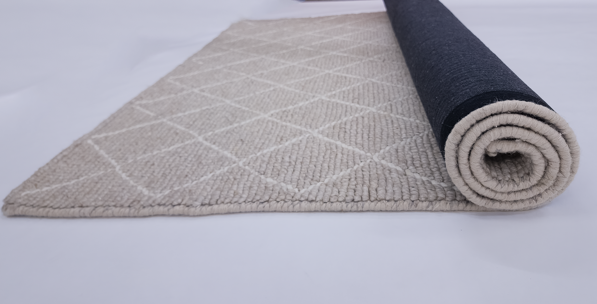 ARGYLE DIAMOND BEIGE-WOOL & POLYESTER