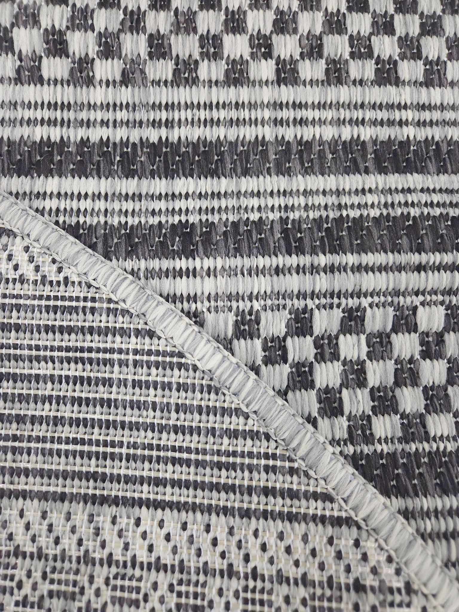 Coast 2235 S. Grey S. Black (Round)