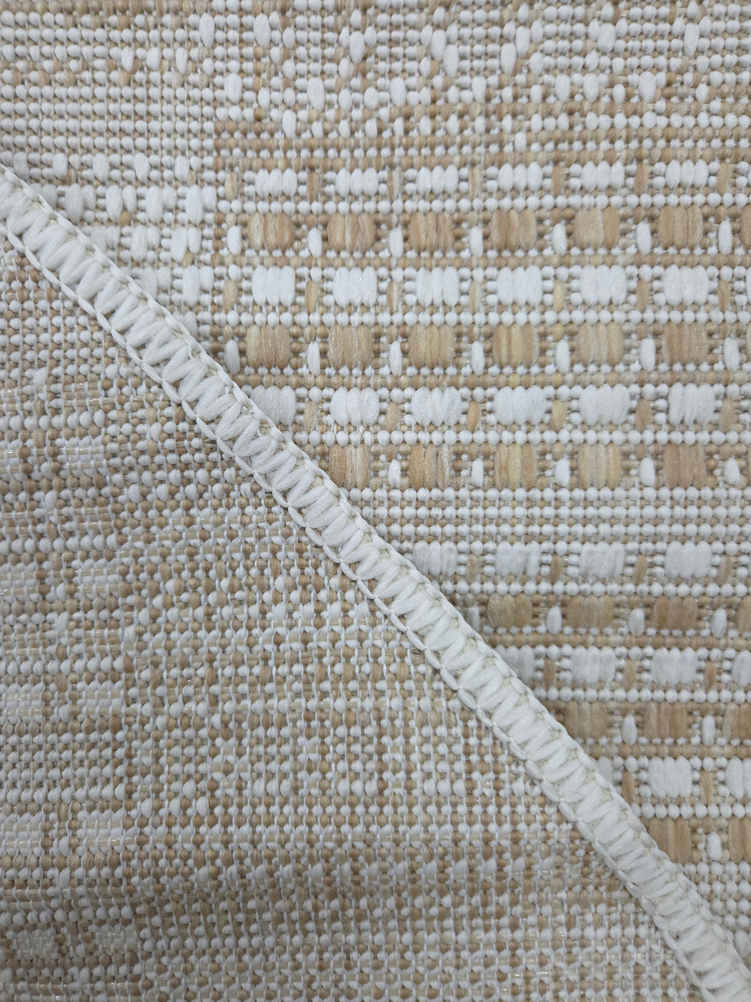 LUSH 1150 Ecru New Natural (Round)