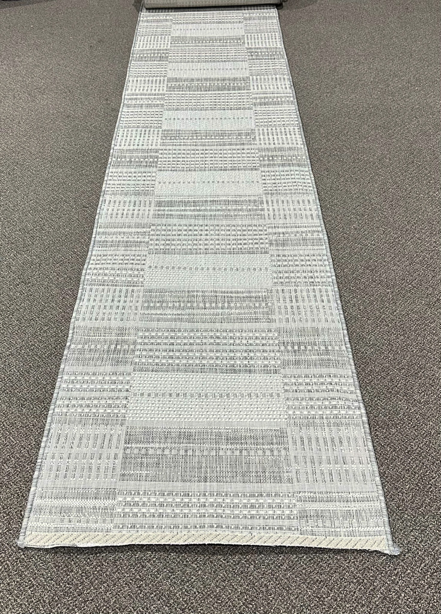 LUSH 1150 Ecru S. Grey