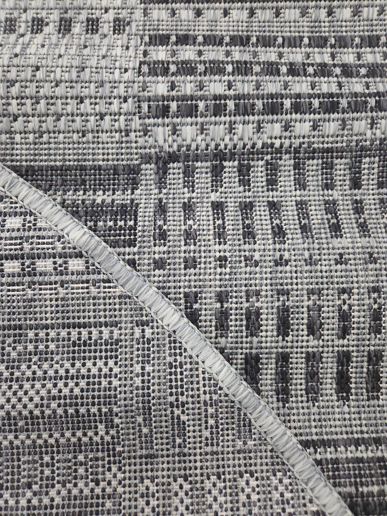 LUSH 1150 S. Grey S. Black (Round)