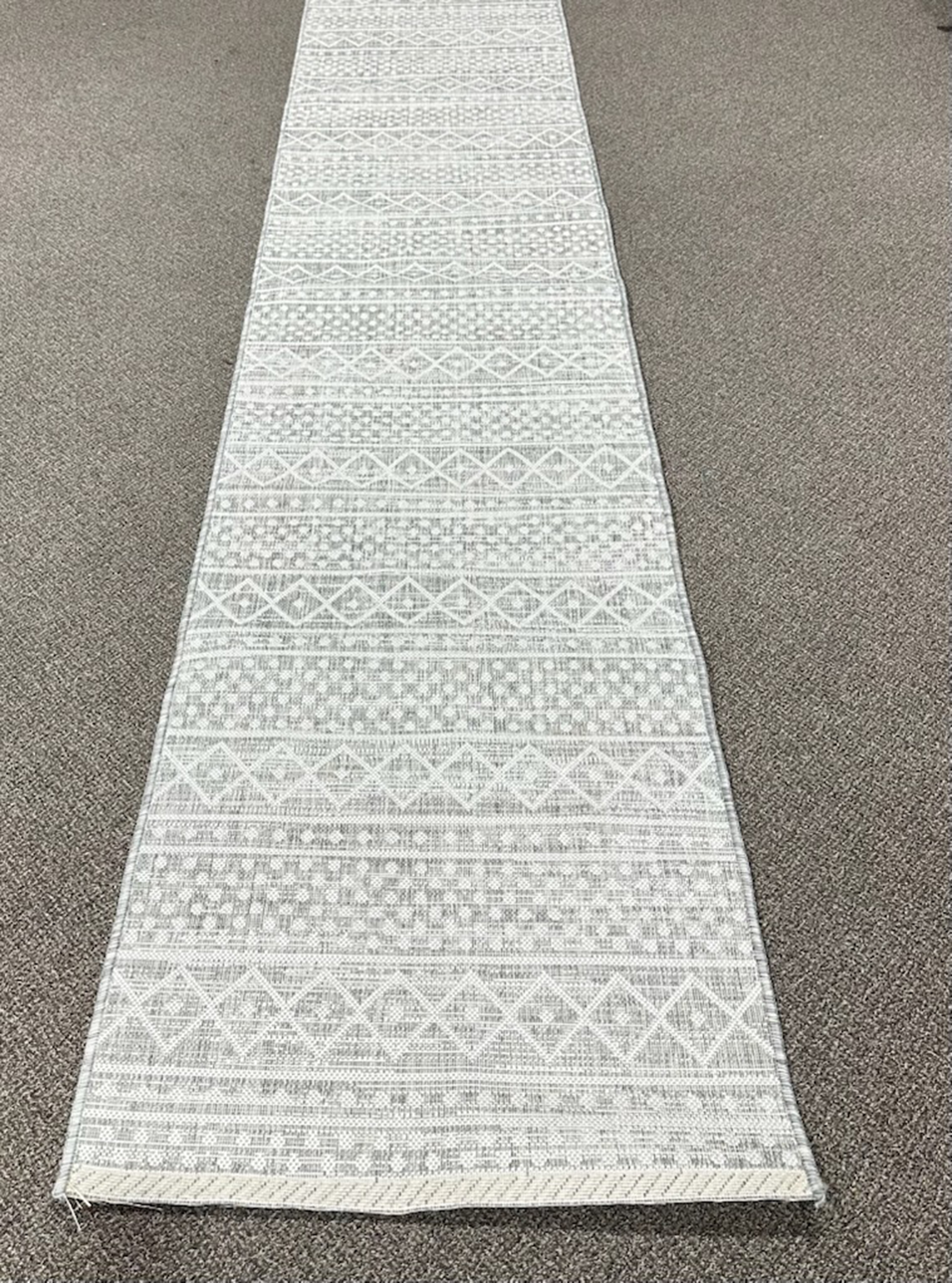 LUSH 1153 S. Grey Ecru