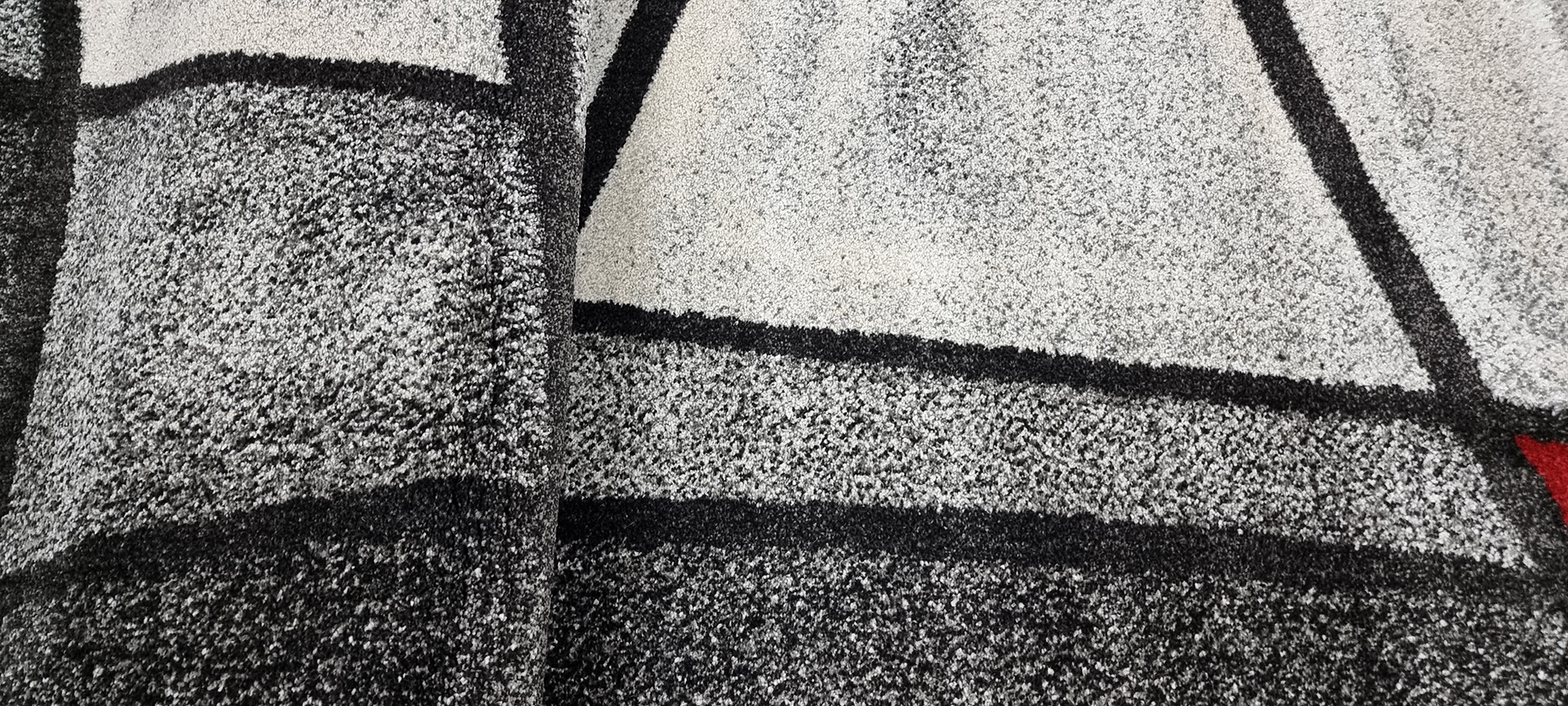 TITAN   723 BLACK / RED