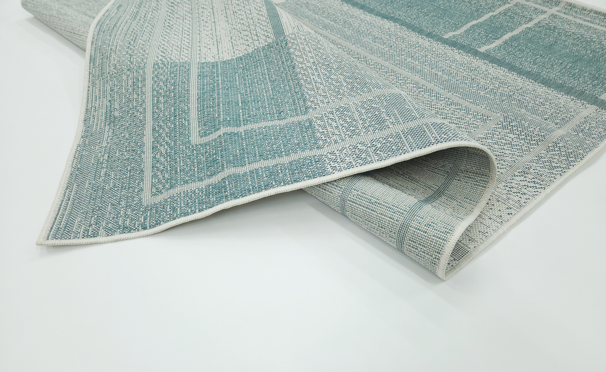 LUSH  1145 Ecru S. Aqua