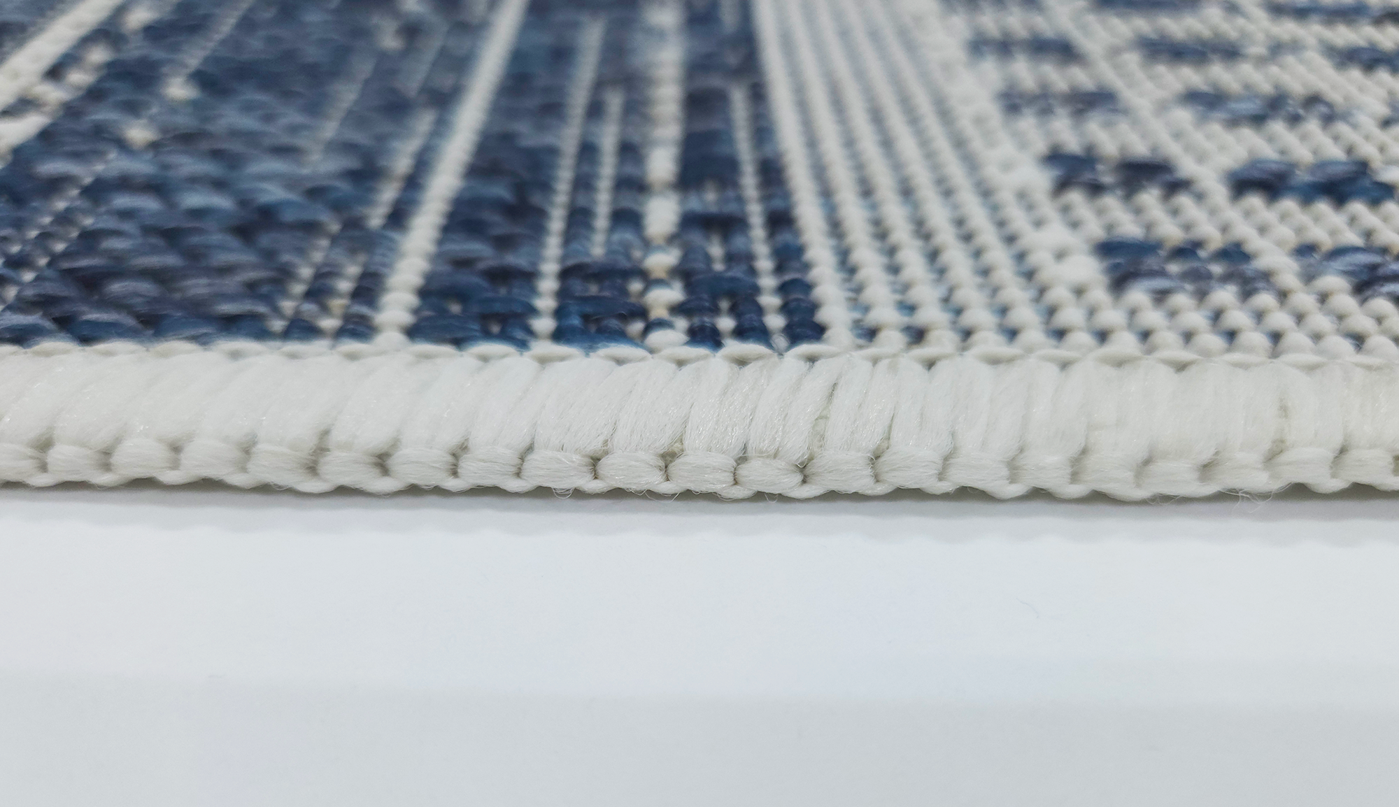 LUSH 1150 Ecru S. Navy