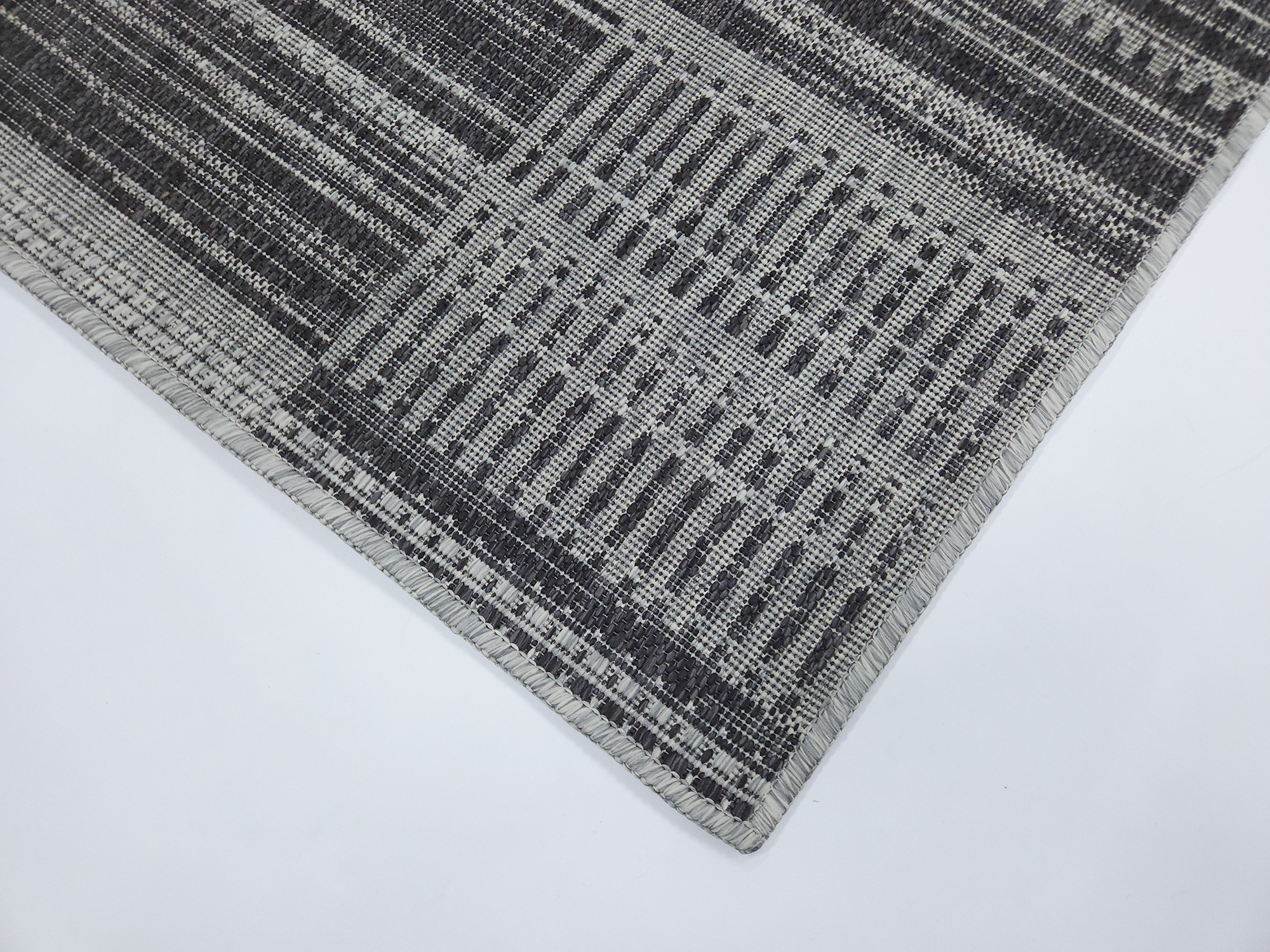 LUSH  1150 S. Grey S. Black