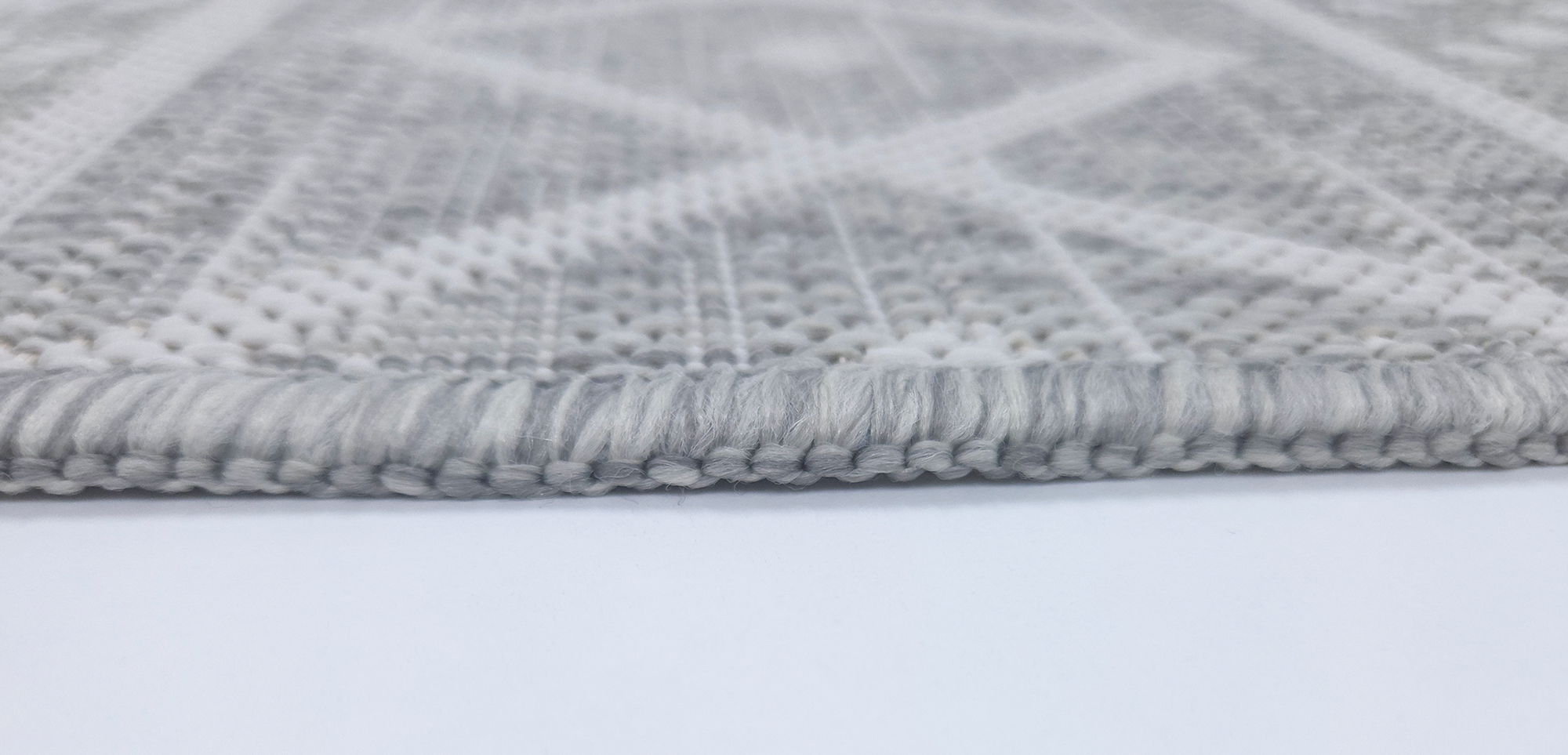 LUSH 1153 S. Grey Ecru