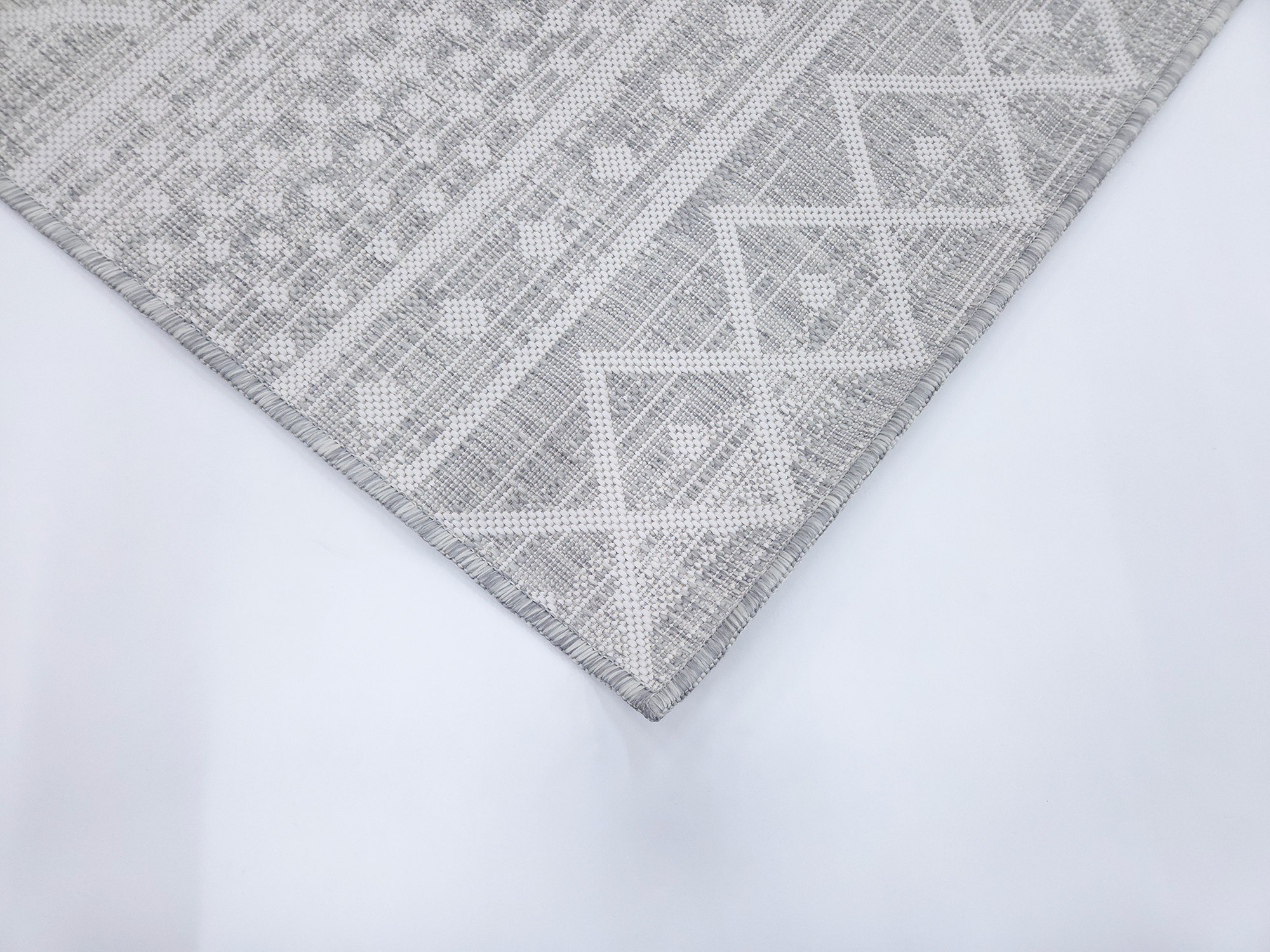 LUSH 1153 S. Grey Ecru