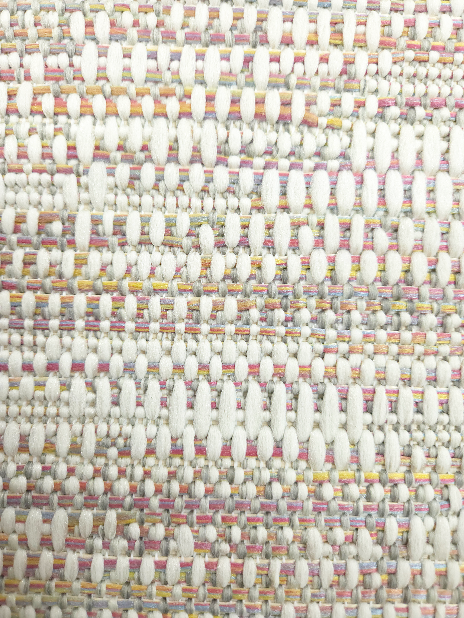 LUSH  1193 Ecru S. Grey