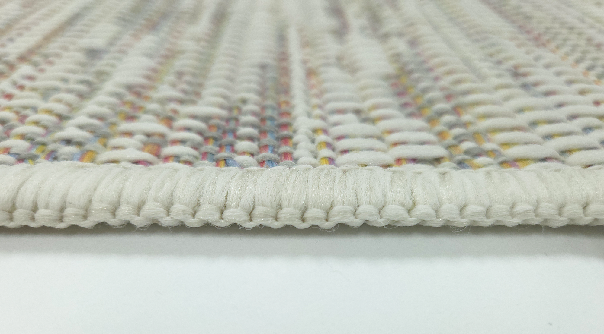 LUSH  1193 Ecru S. Grey