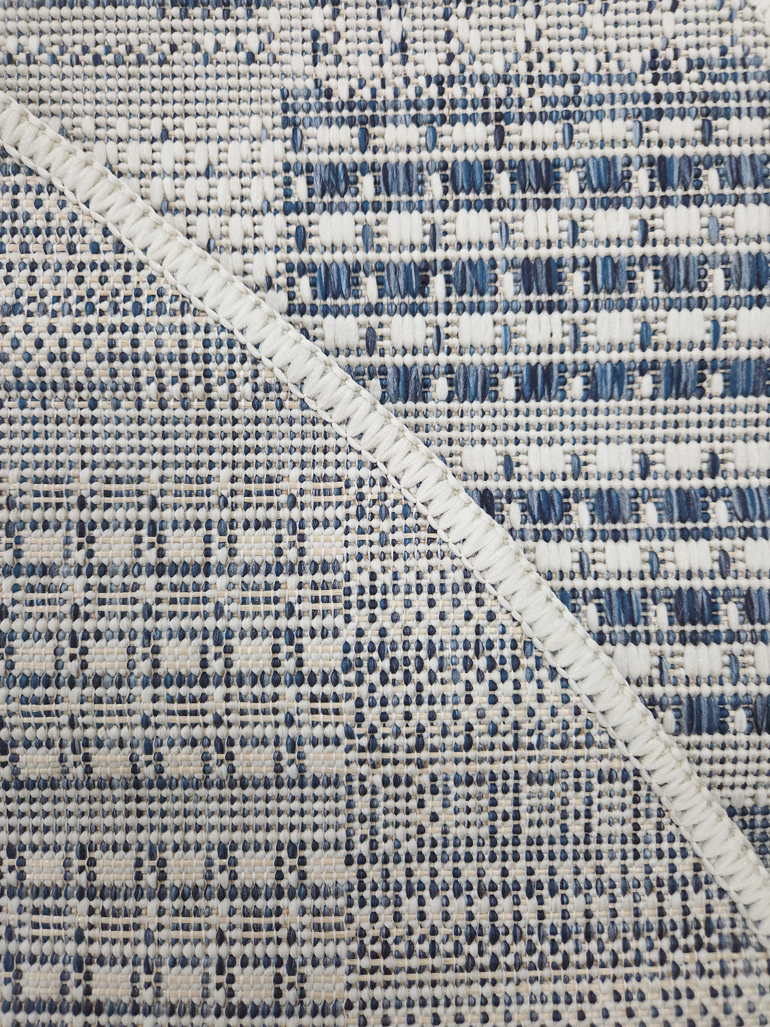 LUSH 1150 Ecru S. Navy (Round)