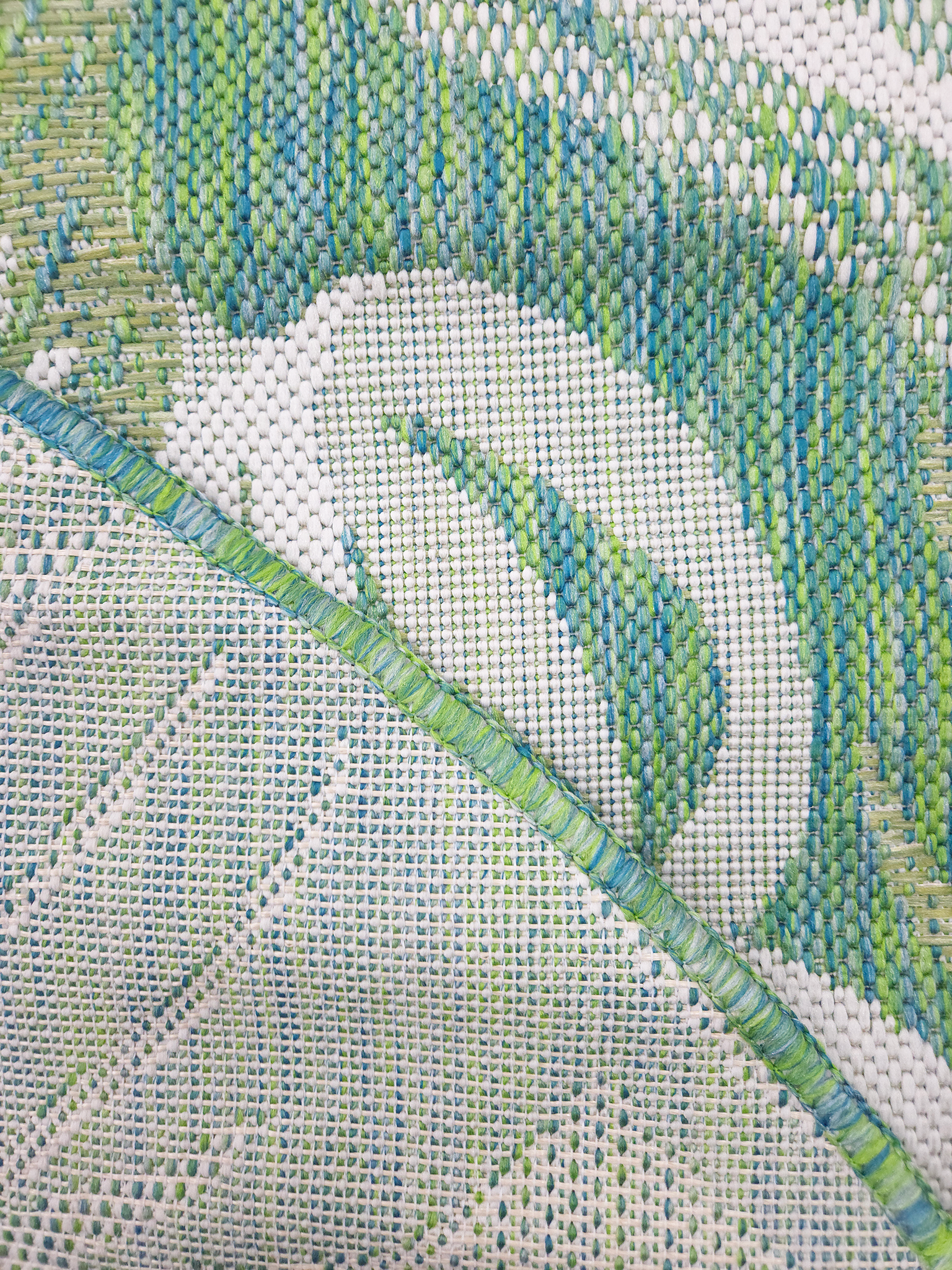 Lush 1170 Green Blue Ecru (ROUND)