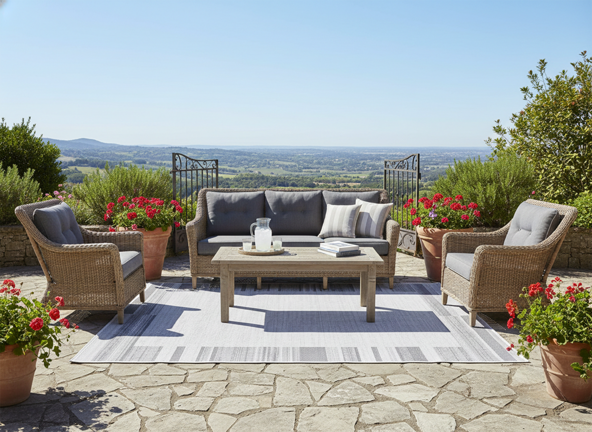 LUSH  1179 Ecru S. Grey