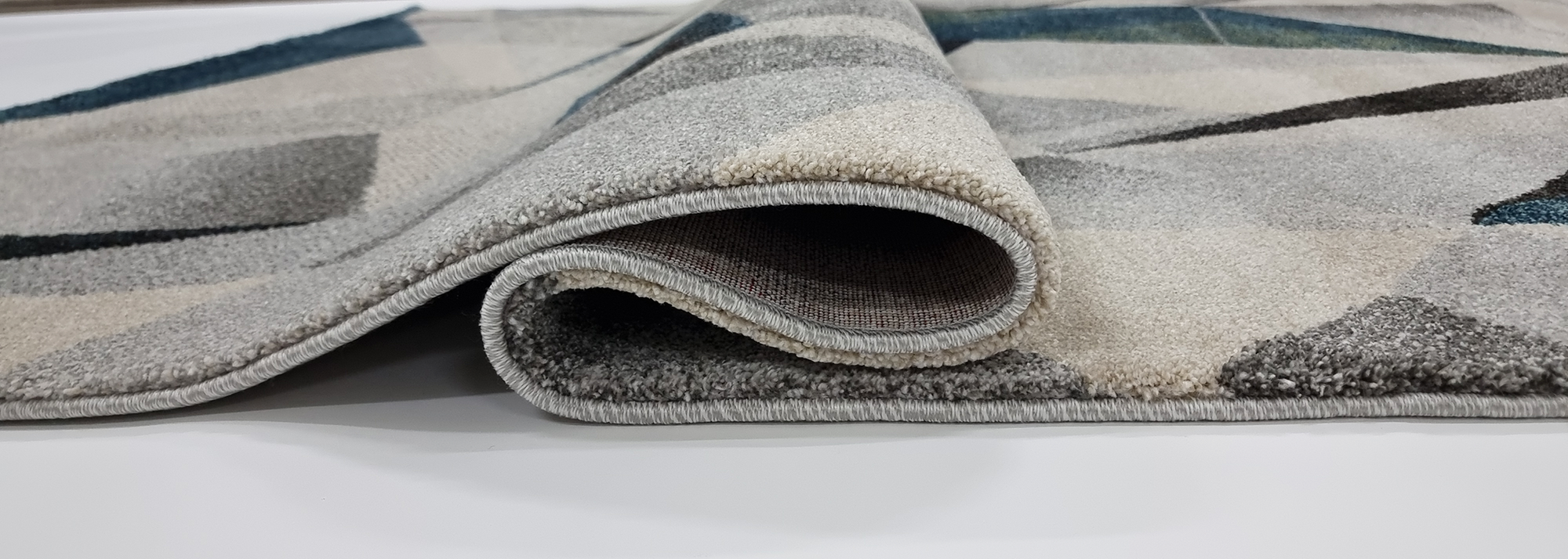 TITAN  225 CREAM / BLUE