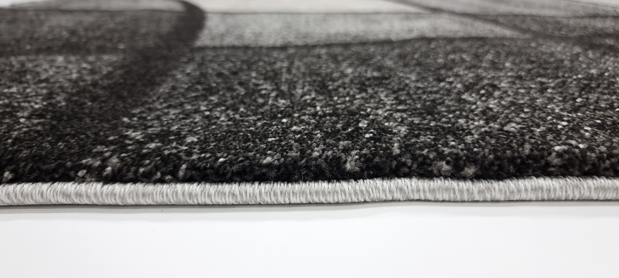 TITAN   723 BLACK / RED