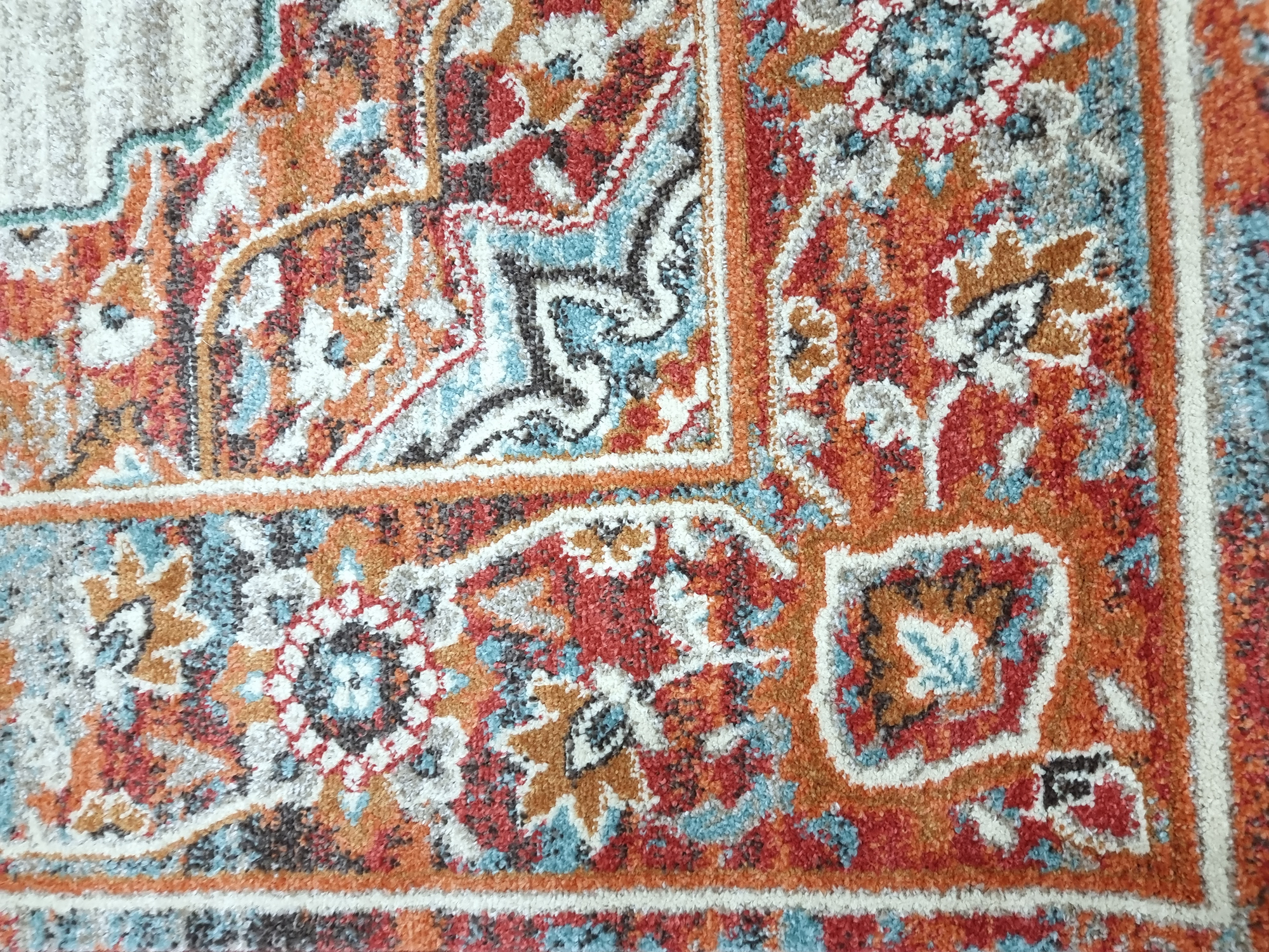 Frisee  196 RUBY/GOLD