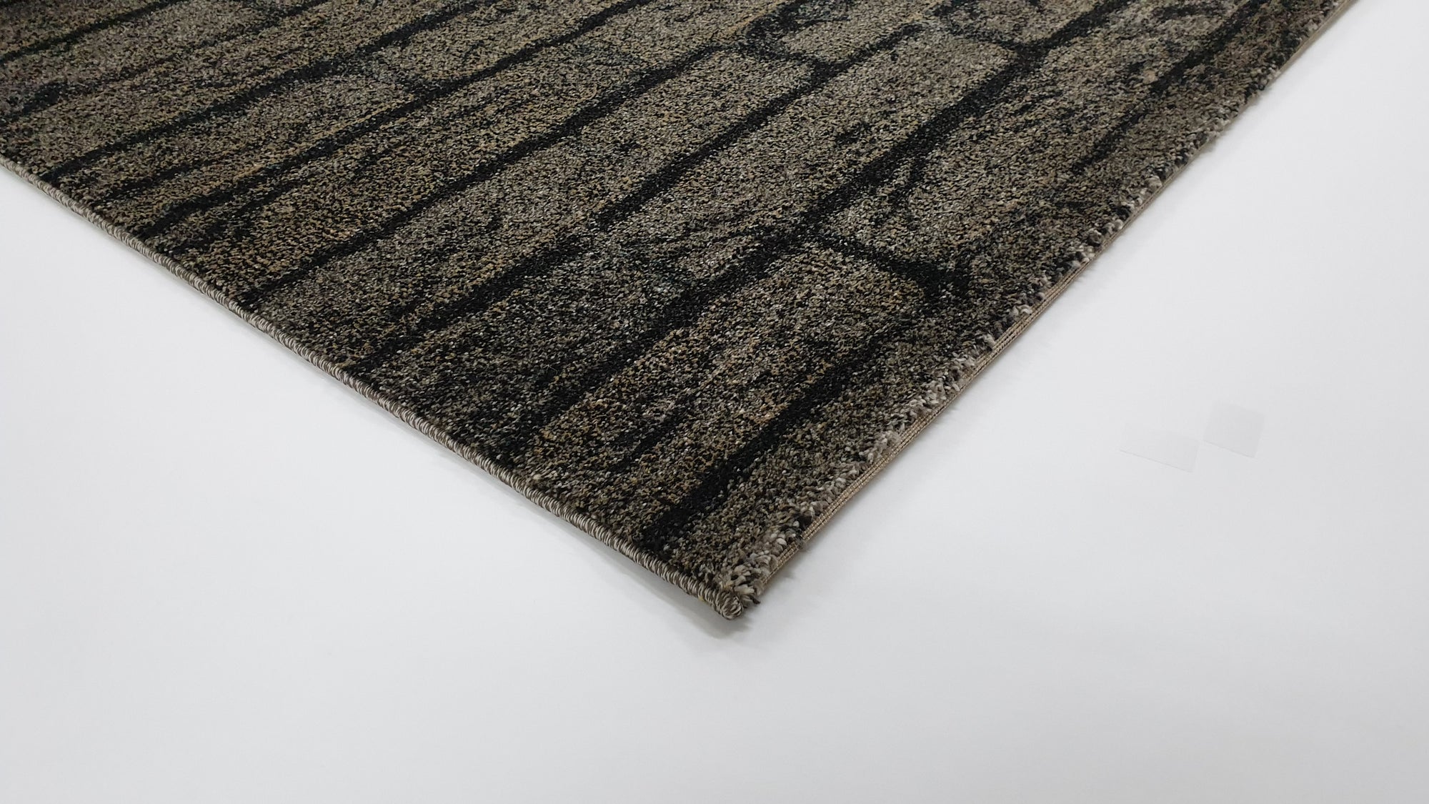 Genesis 182A BLACK / POLY CREAM